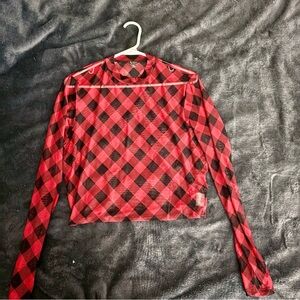 Junior’s crop top, long sleeves, black and red